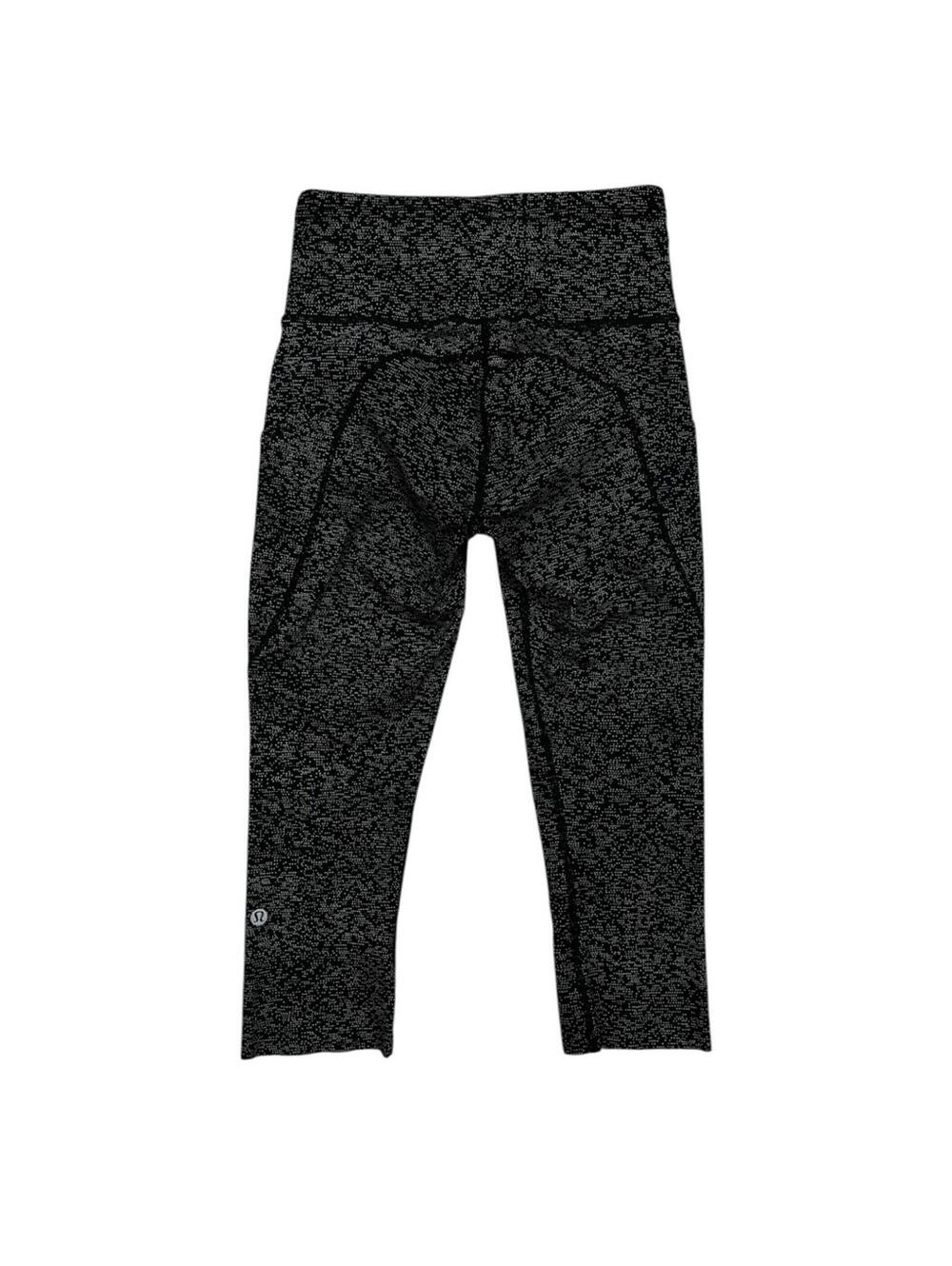 Lululemon Fast & Free Crop II Nulux 19"" size 4 in Soundwave Alpine White Black - Picture 8 of 8